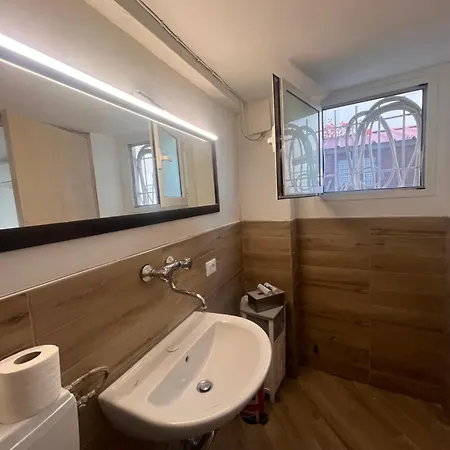 Singola Con Bagno Privato * Andora